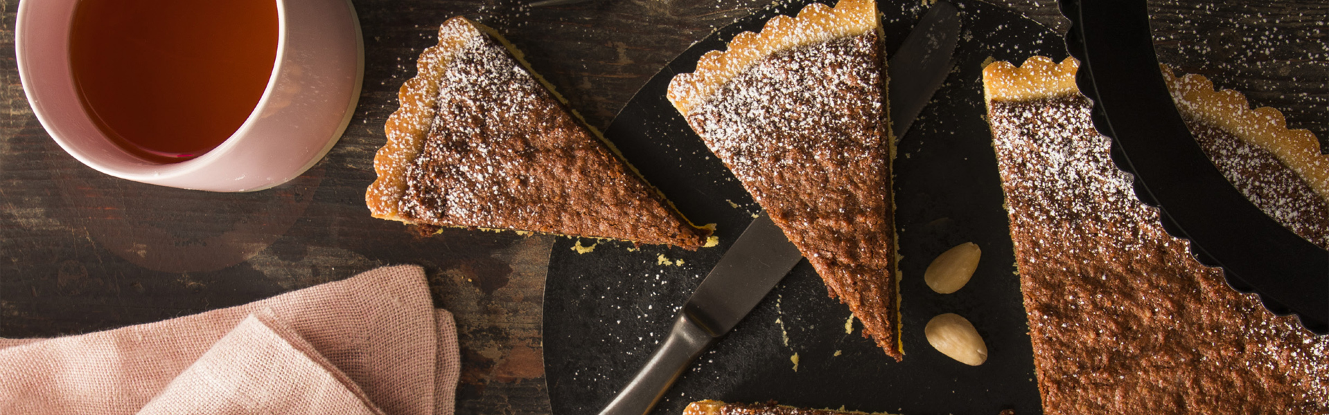 Crostata con cioccolato e mandorle