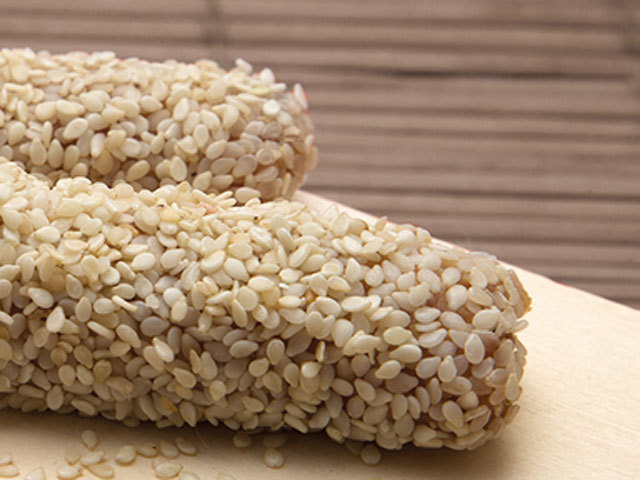 副餐: Sesame-flavoured meat rolls