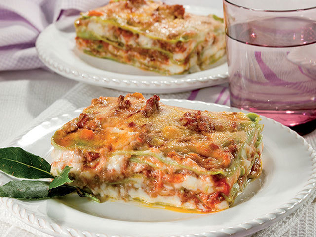 First dishes: Green lasagne with ragù