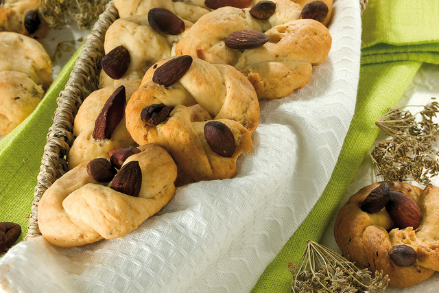 Taralli in sugna (lard) and wild fennel