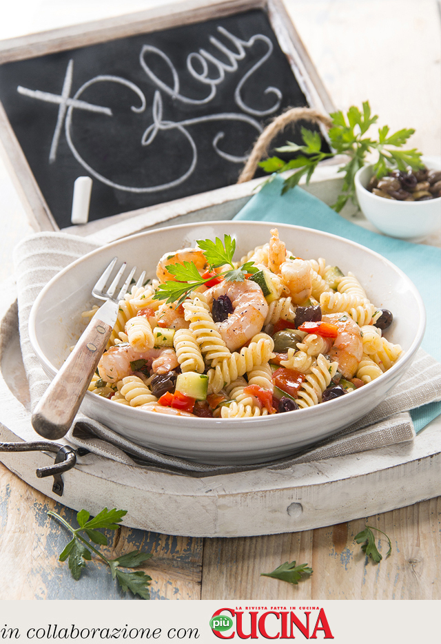 Fusilli with vegetables, olives and prawns
