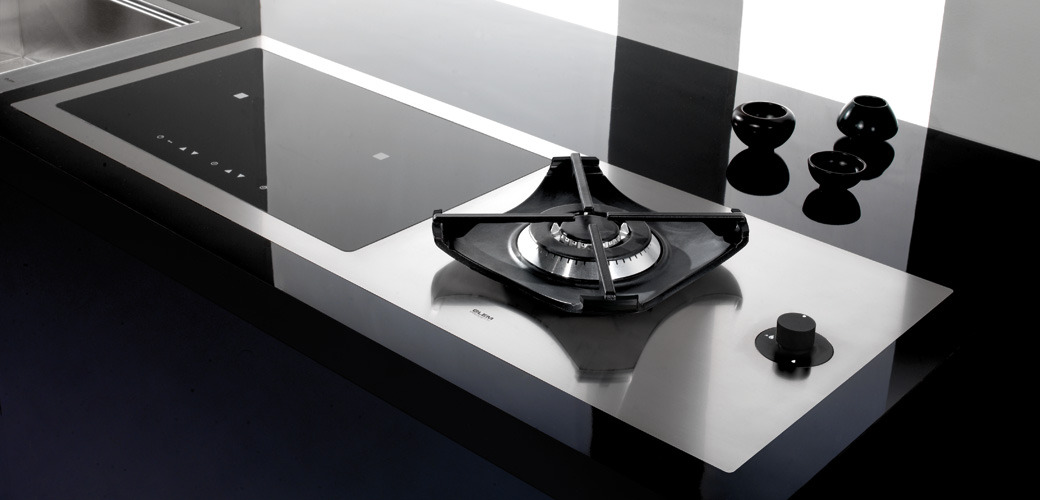 STELLARE INDUCTION HOB Cooking innovation in a dark suit